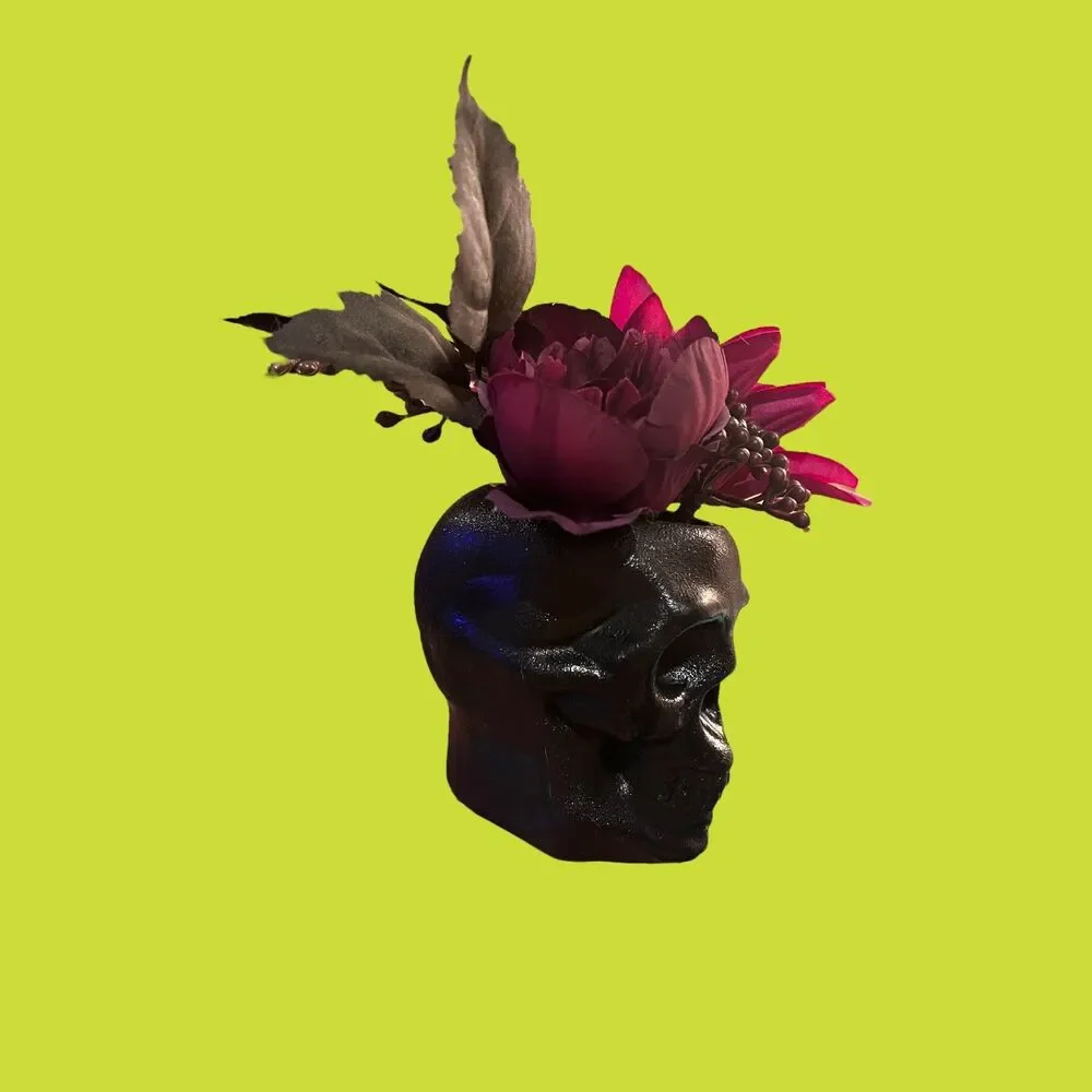 Halloween Figural Skull Floral Planter Creepy Purple Fuchsia & Black Blooms NEW